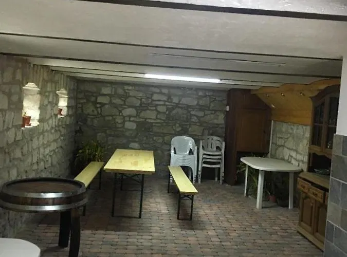 Pensión Dombi Porta *